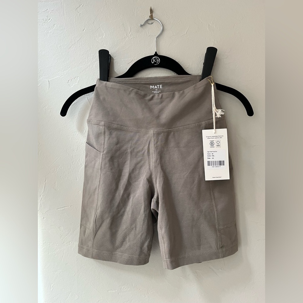 MATE THE LABEL ORGANIC STRETCH POCKET SHORTS IN PEBBLE XS S - Picture 4 of 5